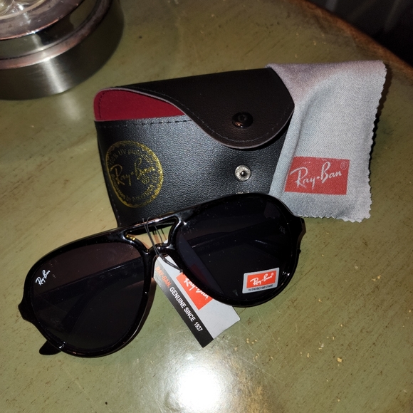 Ray-Ban Aviator Sunshades - Picture 3 of 3